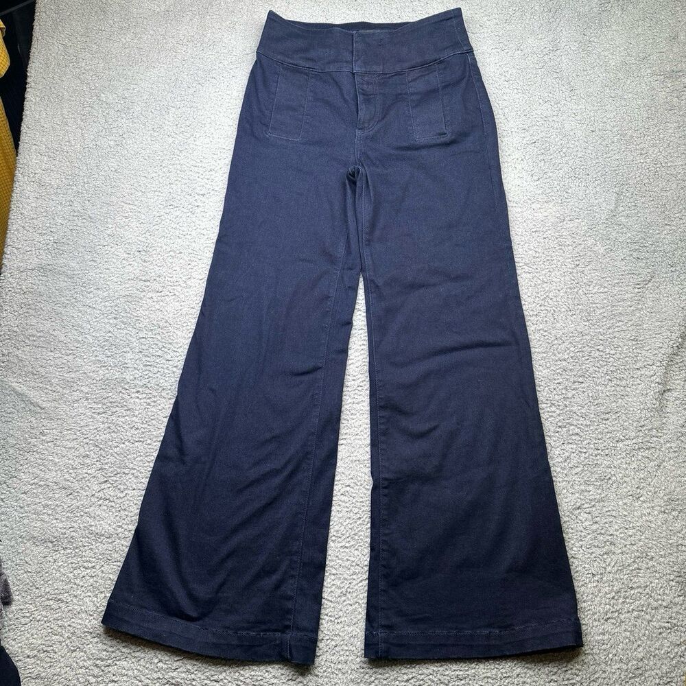 Kut from the KLOTH welt pocket wide leg jeans size 6
